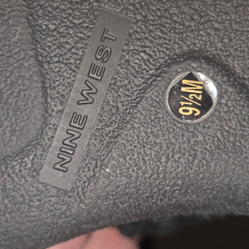 Blk Boots w/a Soft Top - Like new! - Picture 5 of 9